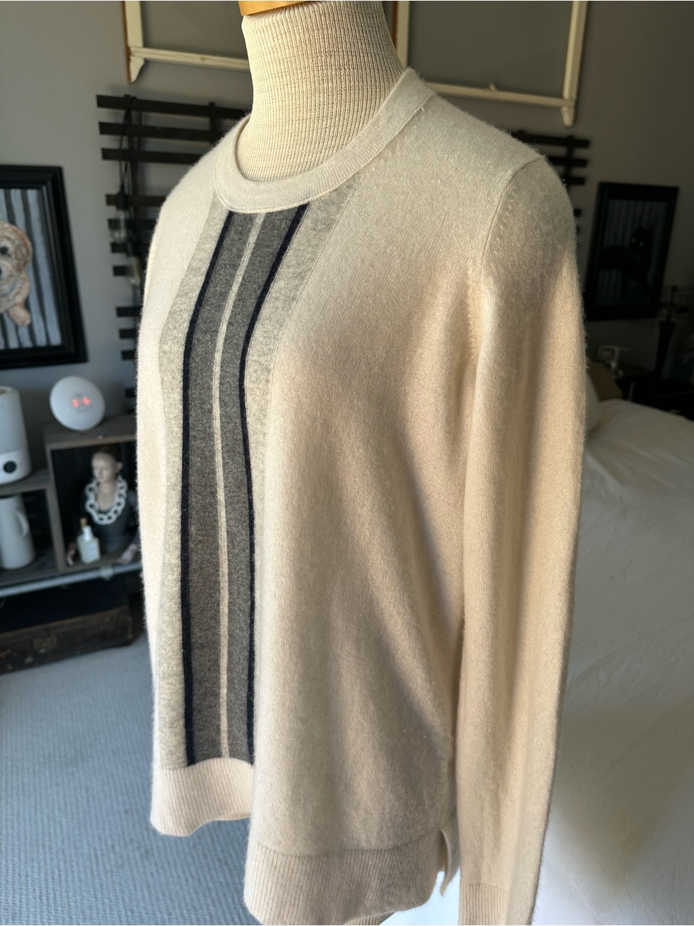 Vince Knit Sweater with Gray and Black Accent size large - Picture 5 of 10